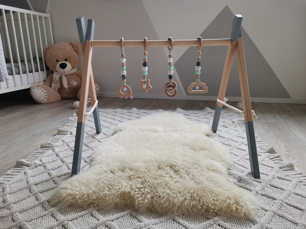 Levi Spielbogen / Trapezspiel Anhänger, Spielzeug Set fürs Baby-Gym aus Holz - Mallilu